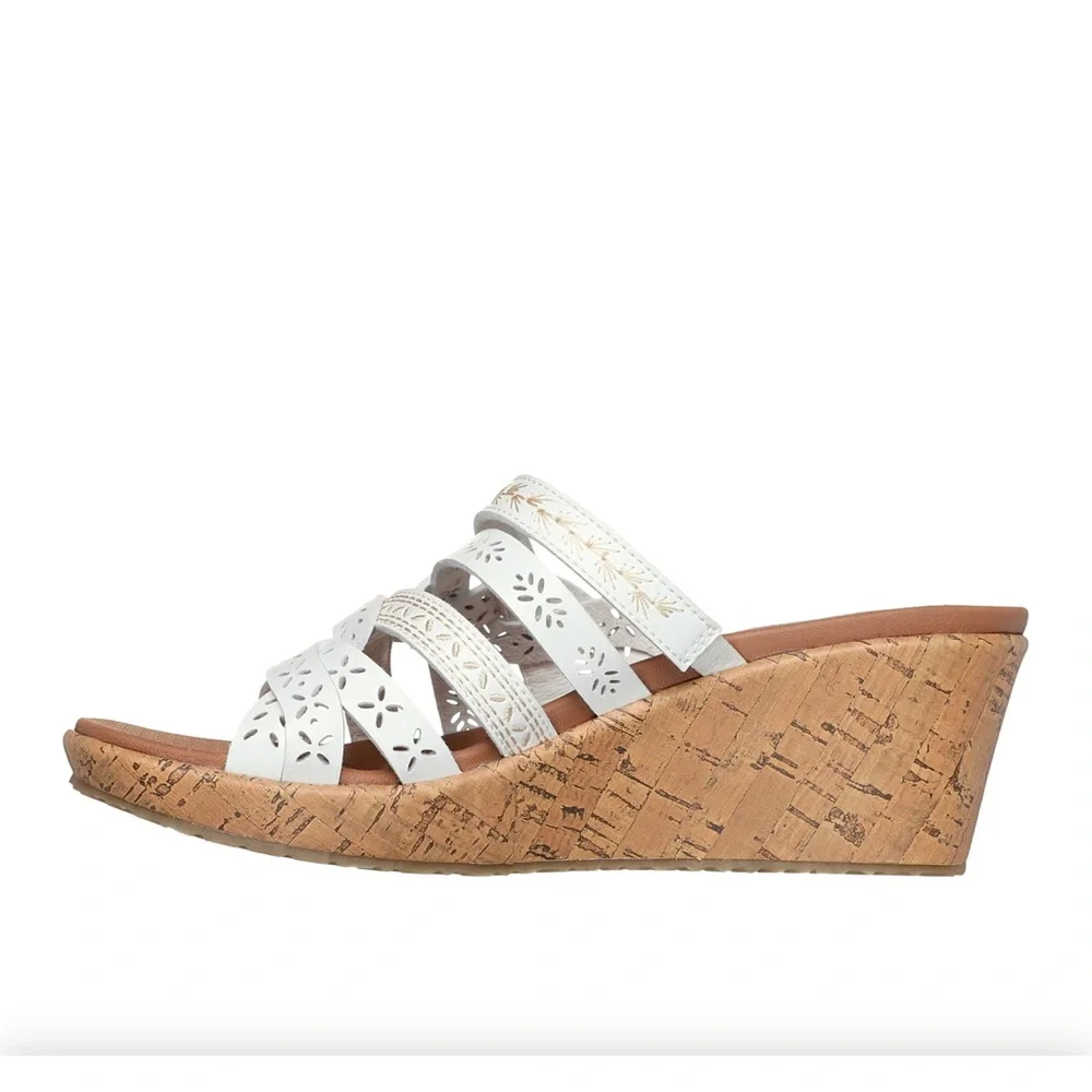 Total comfort Skechers Women's White wedge Sandals - Picture 4 of 9